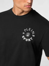 Carica l'immagine nel visualizzatore di Gallery, T-SHIRT PLEIN SPORT UOMO COTONE LOGO SOLE LATO CUORE