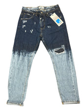 Carica l'immagine nel visualizzatore di Gallery, JEANS CIANOTIC UOMO BAGGY CON SFUMATURA GAMBE E TOPPE