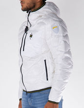 Carica l'immagine nel visualizzatore di Gallery, GIUBBINO BLAUER UOMO PIUMINO ONDA LUCIDO STEMMA NERO E SCRITTA GIALLO FLUO