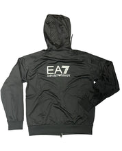 Carica l'immagine nel visualizzatore di Gallery, TUTA COMPLETA EA7 UOMO ACETATA CON CAPPUCCIO E LOGO LATO CUORE E RETRO BIANCO