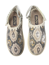 Carica l'immagine nel visualizzatore di Gallery, CIABATTA MOU CHIUSA CON MOLLA