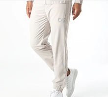 Carica l'immagine nel visualizzatore di Gallery, TUTA COMPLETA ARMANI UOMO  LEGGERA LOGO LATO CUORE STAMPATO