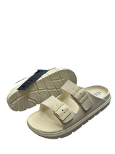 Carica l'immagine nel visualizzatore di Gallery, CIABATTE ICON CON FIBIA TUTTO GOMMA
