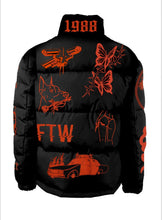 Carica l'immagine nel visualizzatore di Gallery, GIUBBINO BUTNOT UOMO PIUMINO CON SERPENTI E SCRITTE ROSSE