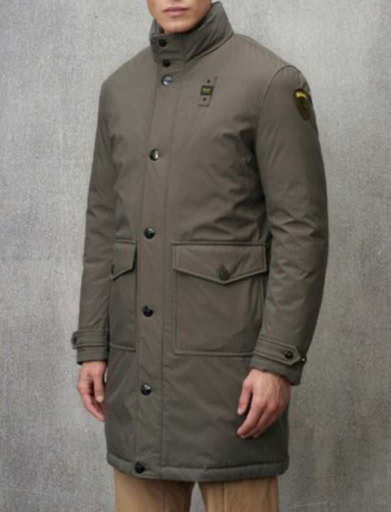 GIUBBINO BLAUER UOMO LUNGO CON CERNIERA E BOTTONI , GIROCOLLO , E LOGO BRACCIO SCRITTA GIALLA