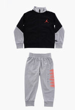 Carica l'immagine nel visualizzatore di Gallery, TUTA COMPLETA JORDAN LOGO LATO CUORE ROSSO