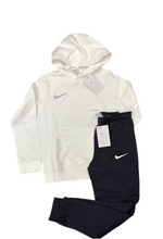 Carica l'immagine nel visualizzatore di Gallery, TUTA COMPLETA NIKE UNISEX  FELPATE CAPPUCCIO LOGO LATERALE CON TASCONE