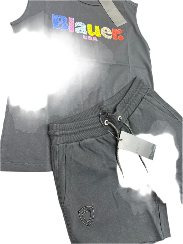 COMPLETO BLAUER CON SCRITTA MULTICOLOR