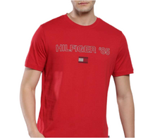 Carica l'immagine nel visualizzatore di Gallery, T-SHIRT TOMMY HILFIGER SCRITTA E LOGO CENTRALE