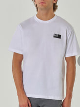 Carica l'immagine nel visualizzatore di Gallery, T-SHIRT ARMANI LOGO LATO CUORE E RETRO RIQUADRO GRANDE NERO