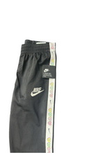 Carica l'immagine nel visualizzatore di Gallery, TUTA COMPLETA NIKE CUORICINI SPALLA CON ZIP