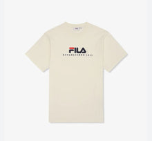 Carica l'immagine nel visualizzatore di Gallery, T-SHIRT FILA UNISEX COTONE CON LOGO CENTRALE CUCITO