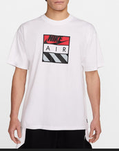 Carica l'immagine nel visualizzatore di Gallery, T-SHIRT NIKE QUADRATO CENTRALE CON SCRITTA