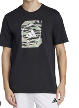 Carica l'immagine nel visualizzatore di Gallery, T-SHIRT ADIDAS UOMO COTONE CON QUADRATO MILITARE SCRITTA BIANCA