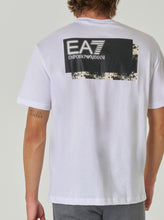 Carica l'immagine nel visualizzatore di Gallery, T-SHIRT ARMANI LOGO LATO CUORE E RETRO RIQUADRO GRANDE NERO