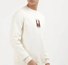 Carica l'immagine nel visualizzatore di Gallery, FELPA TOMMY HILFIGER CON BANDIERA CENTRALE CUCITA