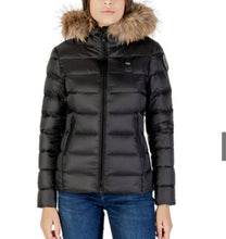 Carica l'immagine nel visualizzatore di Gallery, GIUBBINO BLAUER CON PELLICCIA E LOGO BRILLANTINATO