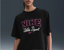 Carica l'immagine nel visualizzatore di Gallery, T-SHIRT NIKE CON SCRITTA ROSA