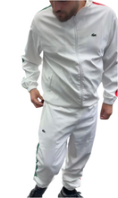 Carica l&#39;immagine nel visualizzatore di Gallery, TUTA COMPLETA LACOSTE UNISEX MICROFIBRA CON BANDE LATERALI COLORATE E LOGO GRANDE RETRO