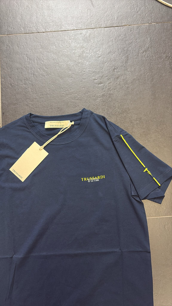 T-SHIRT TRUSSARDI CON SCRITTA PICCOLA LATO CUORE