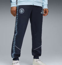 Carica l&#39;immagine nel visualizzatore di Gallery, TUTA COMPLETA MANCHSTER CITY UOMO TERMICO  BANDA NERA-BLU