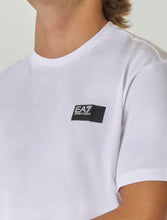 Carica l&#39;immagine nel visualizzatore di Gallery, T-SHIRT ARMANI LOGO LATO CUORE E RETRO RIQUADRO GRANDE NERO
