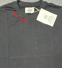 Carica l&#39;immagine nel visualizzatore di Gallery, T-SHIRT PACIOTTI CON SCRITTA CURVA COLLETTO CUCITO