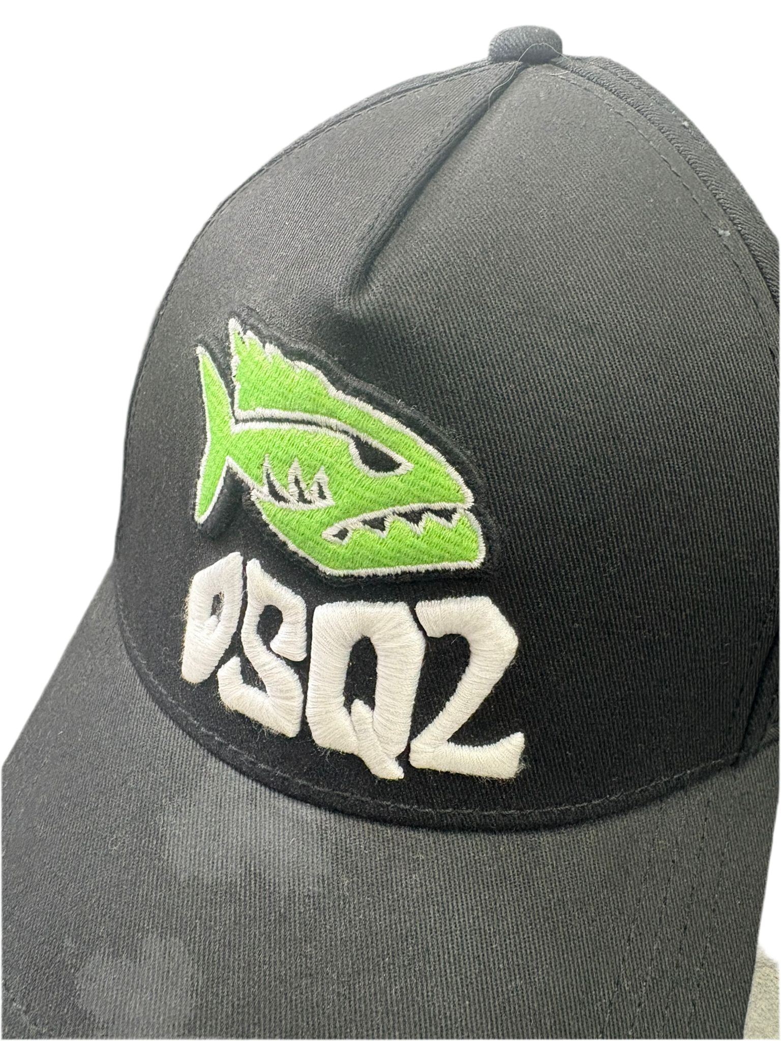 BERRETTO DSQUARED CON SIGLA BIANCA E SQUALO VERDE