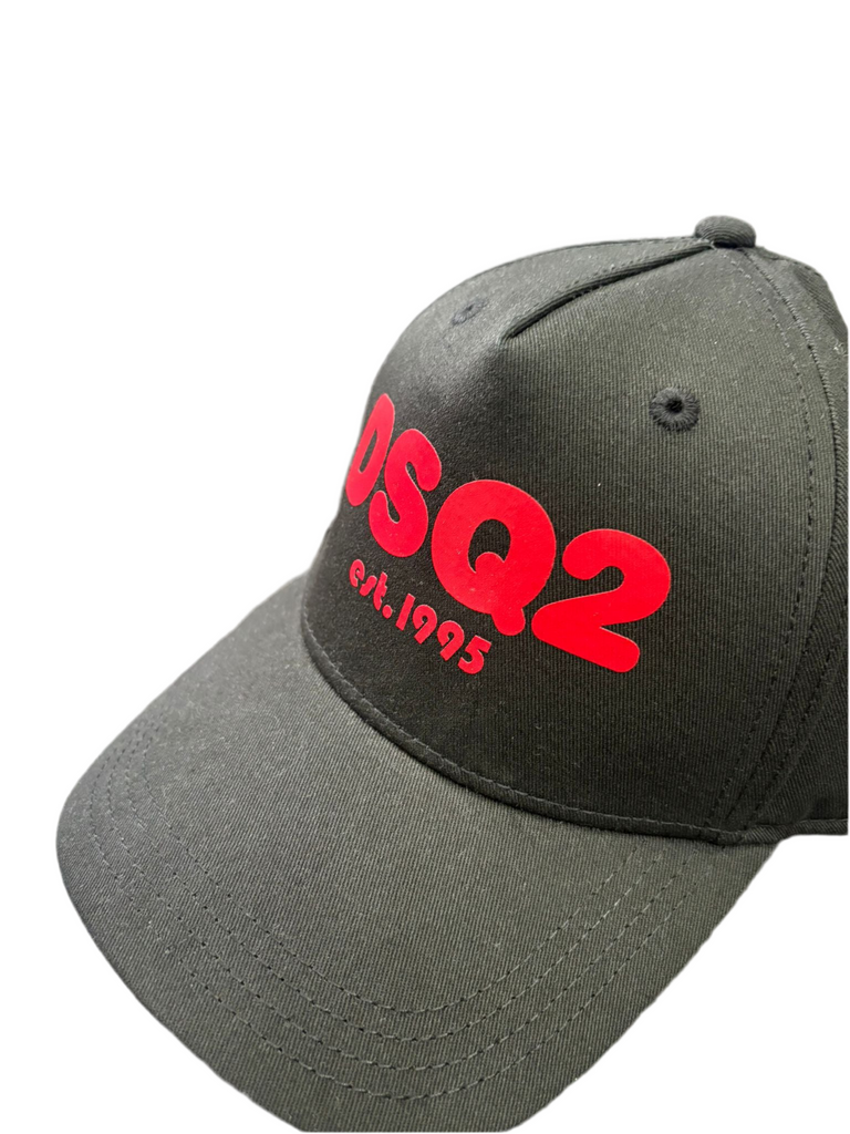 BERRETTO DSQUARED CON INIZIALI LOGO DOPPIA ROSSA