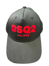 Carica l&#39;immagine nel visualizzatore di Gallery, BERRETTO DSQUARED CON INIZIALI LOGO DOPPIA ROSSA
