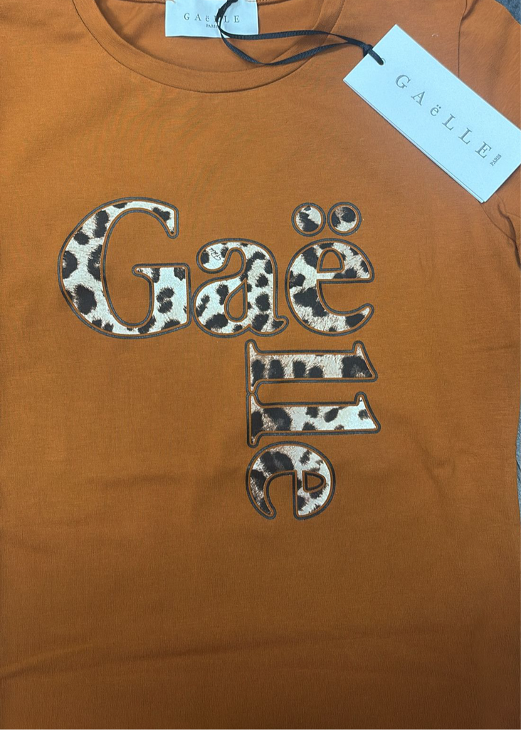 T-SHIRT GAELLE SCRITTA TRASVERSALE LEOPARDATA