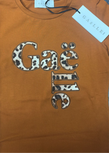 Carica l&#39;immagine nel visualizzatore di Gallery, T-SHIRT GAELLE SCRITTA TRASVERSALE LEOPARDATA