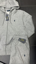 Carica l&#39;immagine nel visualizzatore di Gallery, TUTA COMPLETA RALPH LAUREN UOMO , FELPATO , LOGO LATO CUORE CUCITO, ZIP E CAPPUCCIO