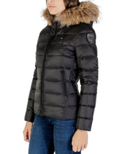 Carica l'immagine nel visualizzatore di Gallery, GIUBBINO BLAUER CON PELLICCIA E LOGO BRILLANTINATO