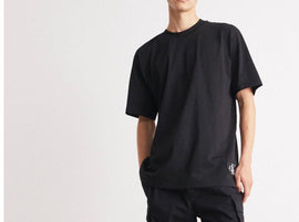 T-SHIRT CALVIN KLEIN CON TARGHETTA SUL FIANCO CUCITO