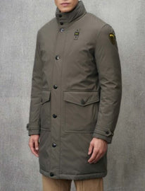 GIUBBINO BLAUER UOMO LUNGO CON CERNIERA E BOTTONI , GIROCOLLO , E LOGO BRACCIO SCRITTA GIALLA