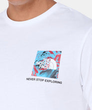 Carica l'immagine nel visualizzatore di Gallery, T-SHIRT THE NORTH FACE CON LOGO LATO CUORE E RETRO SFONDO COLORATO