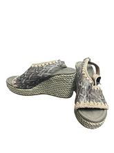 Carica l&#39;immagine nel visualizzatore di Gallery, ZEPPA MOU CON CINGHIA