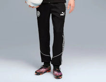 Carica l&#39;immagine nel visualizzatore di Gallery, TUTA COMPLETA MANCHSTER CITY UOMO TERMICO  BANDA BIANCO-NERO