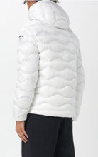 Carica l'immagine nel visualizzatore di Gallery, GIUBBINO BLAUER A ONDA CON LOGO BIANCO E TASCA LATO CUORE