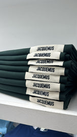 T-SHIRT JACQUEMUS TARGHETTA CON SCRITTA LATO CUORE