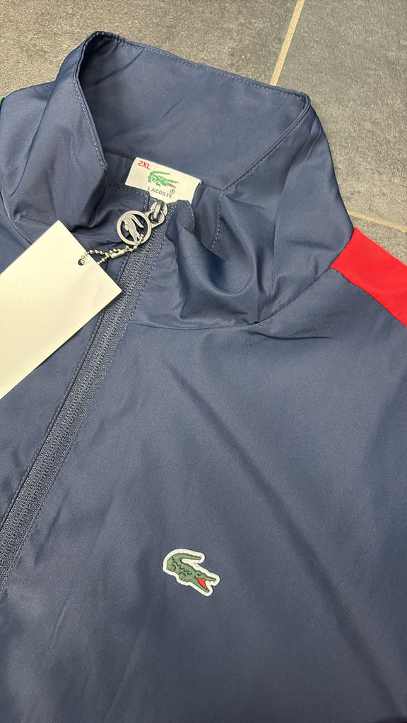 TUTA COMPLETA LACOSTE UNISEX MICROFIBRA CON BANDE LATERALI COLORATE E LOGO GRANDE RETRO