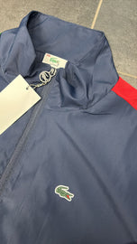 TUTA COMPLETA LACOSTE UNISEX MICROFIBRA CON BANDE LATERALI COLORATE E LOGO GRANDE RETRO