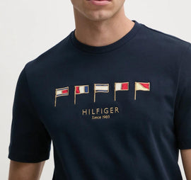 T-SHIRT TOMMY HILFIGER CON BANDIERE CUCITE CENTRALI
