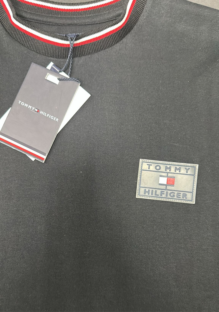 T-SHIRT TOMMY HILFIGER CON TARGHETTA GOMMA LATO CUORE