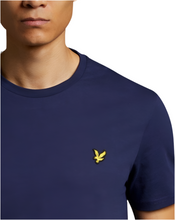 Carica l&#39;immagine nel visualizzatore di Gallery, T-SHIRT LYLE &amp; SCOTT CON LOGO CUORE