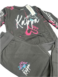 TUTA KAPPA BIMBA FELPATA SCRITTA CENTRALE STAMPATA E SCHIZZI COLORATI