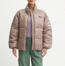 Carica l&#39;immagine nel visualizzatore di Gallery, GIUBBINO FILA DONNA PIUMINO TARGHETTA CUCITA MANICA E LOGO LATO CUORE