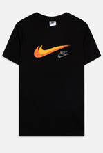 Carica l&#39;immagine nel visualizzatore di Gallery, T-SHIRT NIKE CON LOGO CENTRALE ARANCIONE SFUMATO
