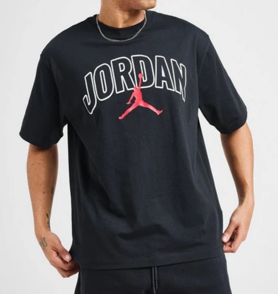 T-SHIRT NIKE JORDAN CON SCRITTA CENTRALE GRANDE E LOGO ROSSO